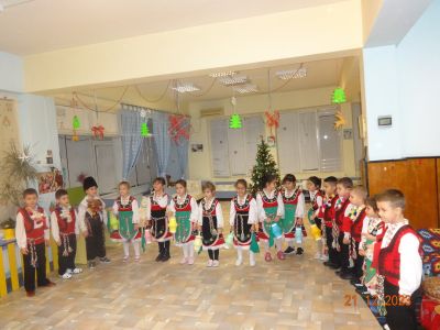 гр."Звездичка" - Бъдни вечер - 21.12.2023г. - ДГ с яг. Осми март - Съединение