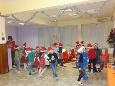 гр."Червената шапчица" - Коледна работилничка-14.12.2023г. - ДГ с яг. Осми март - Съединение