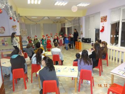 гр."Червената шапчица" - Коледна работилничка-14.12.2023г. - ДГ с яг. Осми март - Съединение
