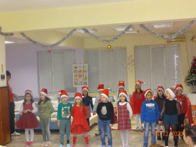 гр."Червената шапчица" - Коледна работилничка-14.12.2023г. - ДГ с яг. Осми март - Съединение