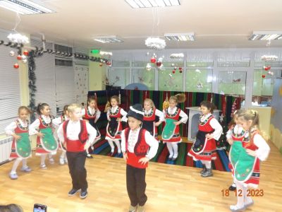 гр."Калинка" -Бъдни вечер - 18.12.2023г. - ДГ с яг. Осми март - Съединение