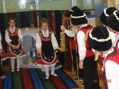 гр."Калинка" -Бъдни вечер - 18.12.2023г. - ДГ с яг. Осми март - Съединение