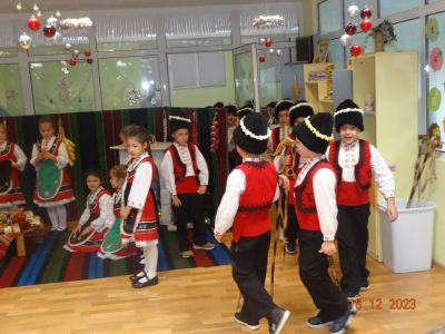 гр."Калинка" -Бъдни вечер - 18.12.2023г. - ДГ с яг. Осми март - Съединение