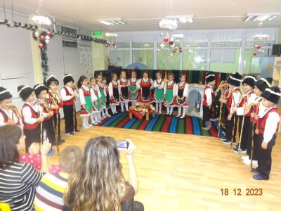 гр."Калинка" -Бъдни вечер - 18.12.2023г. - ДГ с яг. Осми март - Съединение