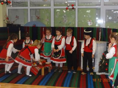 гр."Калинка" -Бъдни вечер - 18.12.2023г. - ДГ с яг. Осми март - Съединение